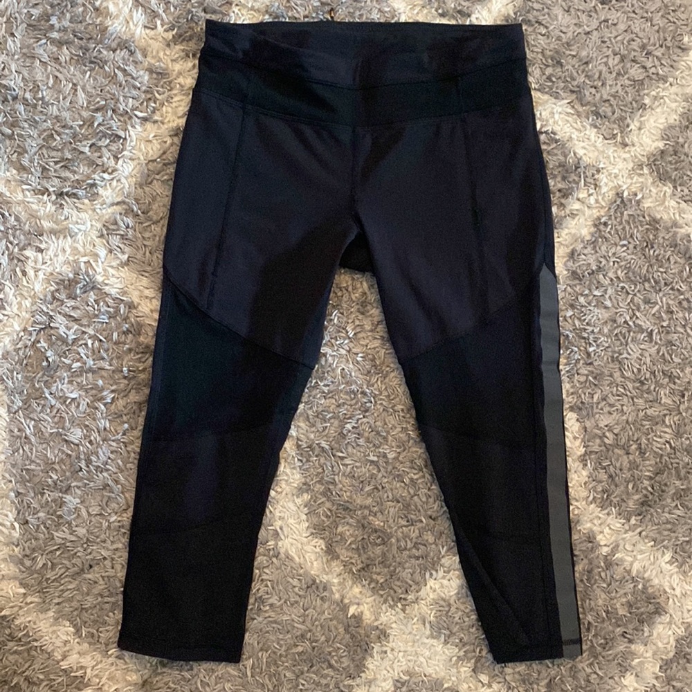 Black mesh, lulu leggings!